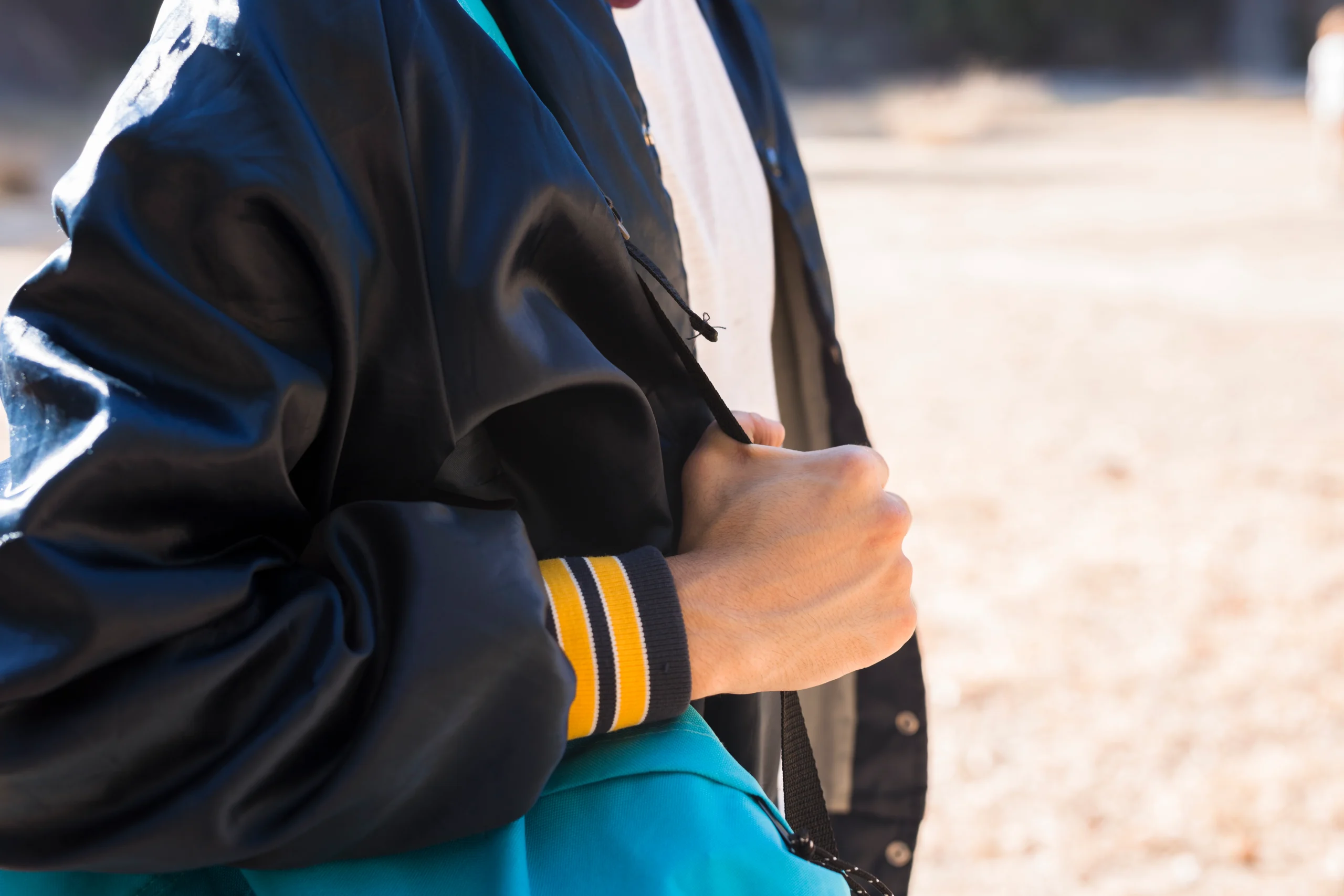 man-casual-jacket-standing-outside ναυτικά ΕΠΑΛ
